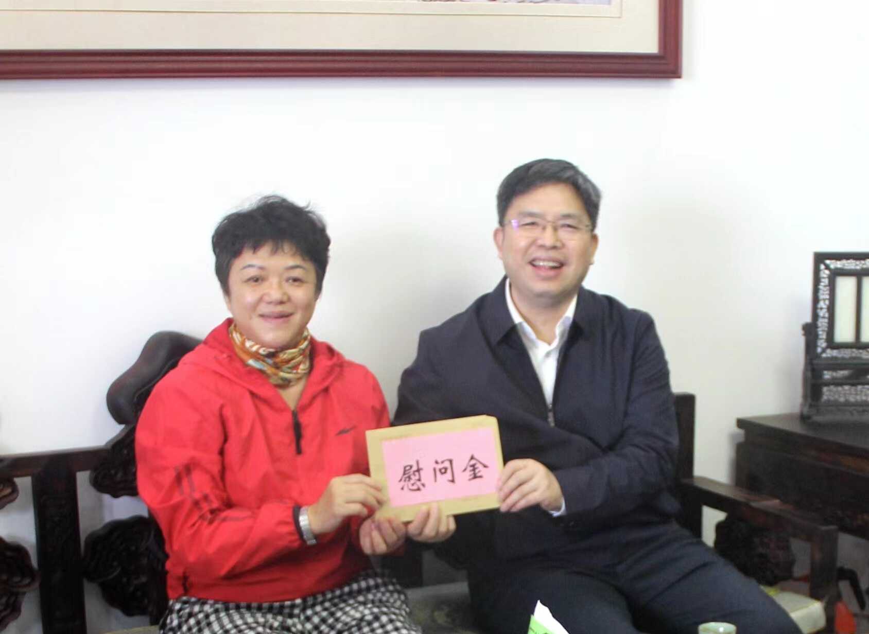 图为足球比分网
党组书记、局长庞军一行慰问退休干部.png